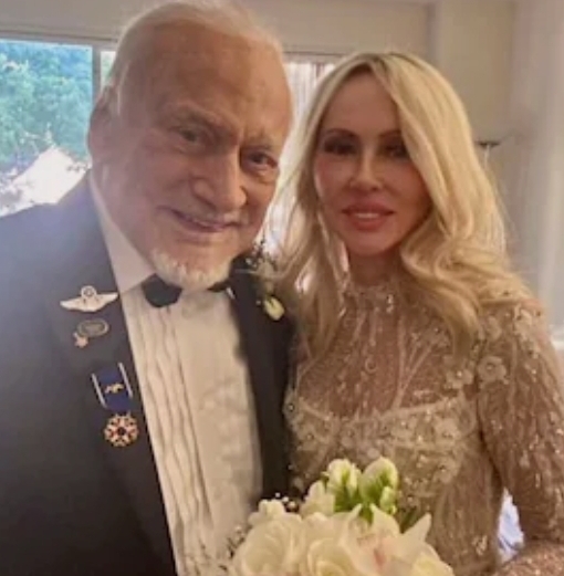 93 साल कि दुल्हा 63 कि दुल्हन का अनोखी शादी.. चांद पर दुसरे कदम रखने वाले एल्ड्रिन ने रचाई चौथी शादी…
