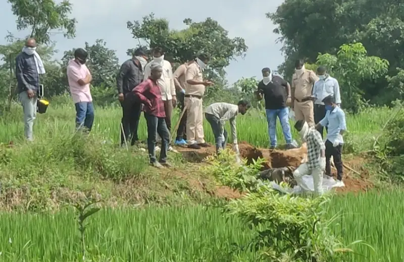 खिलेश्वर साहू के शव खेत में मिलने पर नया मोड़ सामने आया है…जिस किसान का खेत था, उसने भी जहर खाकर आत्महत्या करने कि कोशिश किए…