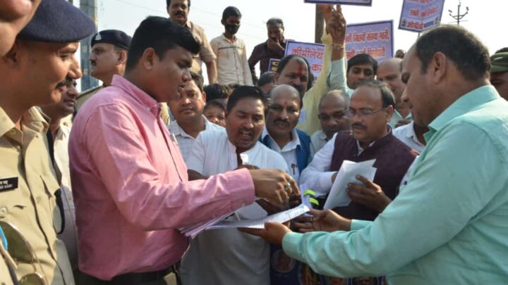 ओबीसी महासभा ने ओबीसी की जनगणना एवं पारित आरक्षण विधेयक में महामहिम राज्यपाल के हस्ताक्षर किए जाने बावत रायपुर मे भरी हुंकार