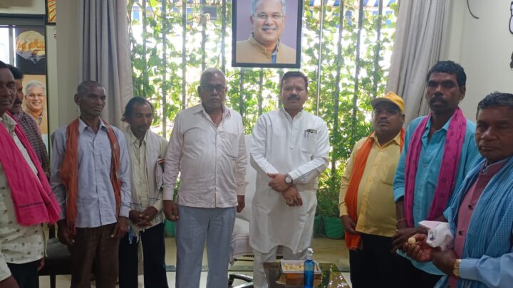 समोदा बैराज के डूब प्रभावितों को जल्द ही मिल सकेगा मुआवजा.. संसदीय सचिव के प्रयास से सालों से लंबित मुआवजा राशि की जाएगी प्रदान.. डूब प्रभावित किसानों ने संसदीय सचिव से मुलाकात कर जताया आभार…