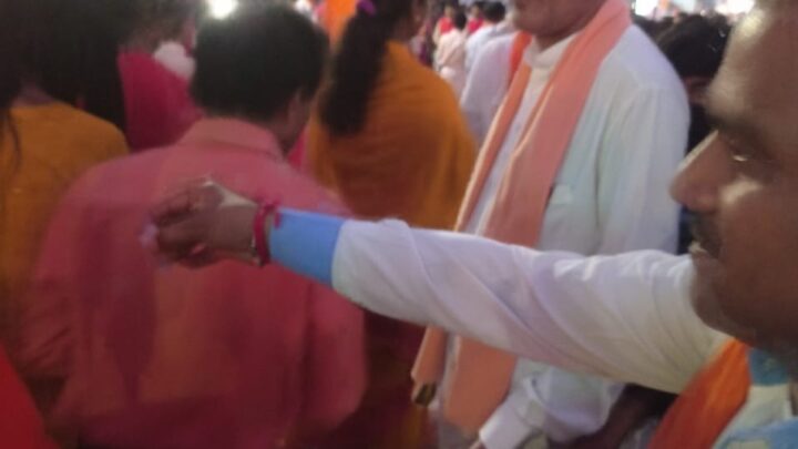 महासमुंद हिन्दू नववर्ष पर निकले शोभायात्रा का स्वागत में गोस्वामी समाज ने बांटे लड्डू…