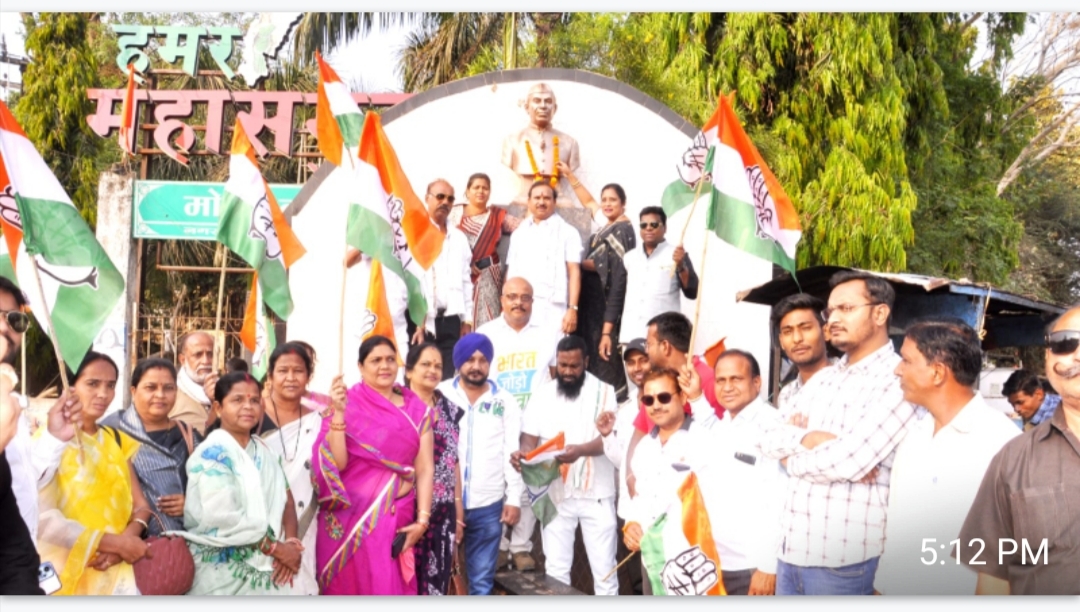 हाथ से हाथ जोड़ो यात्रा अभियान का दूसरे चरण का पदयात्रा महासमुंद कांग्रेस भवन से आरंभ..पं जवाहर लाल नेहरू के प्रतिमा में माल्यार्पण कर किए शुभारंभ…