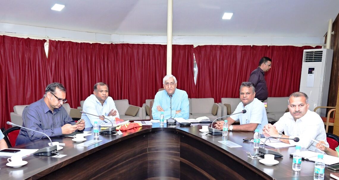 स्वास्थ्य विभाग रहे अलर्ट कोरोना पर स्वास्थ विभाग की बैठक खत्म , स्वास्थ्य मंत्री ने विभाग को अलर्ट रहने कहा,रोजाना दस हजार सैंपलों की जांच करने दिए निर्देश