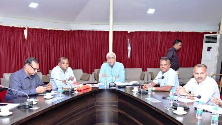 स्वास्थ्य विभाग रहे अलर्ट कोरोना पर स्वास्थ विभाग की बैठक खत्म , स्वास्थ्य मंत्री ने विभाग को अलर्ट रहने कहा,रोजाना दस हजार सैंपलों की जांच करने दिए निर्देश