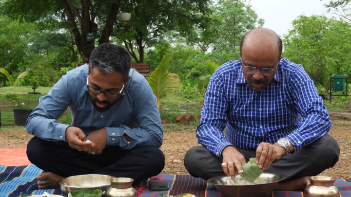 संसदीय सचिव, कलेक्टर, पुलिस अधीक्षक सहित जनप्रतिनिधि, अधिकारी-कर्मचारी, श्रमिक, पत्रकार व नागरिकों ने खाया बोरे बासी….