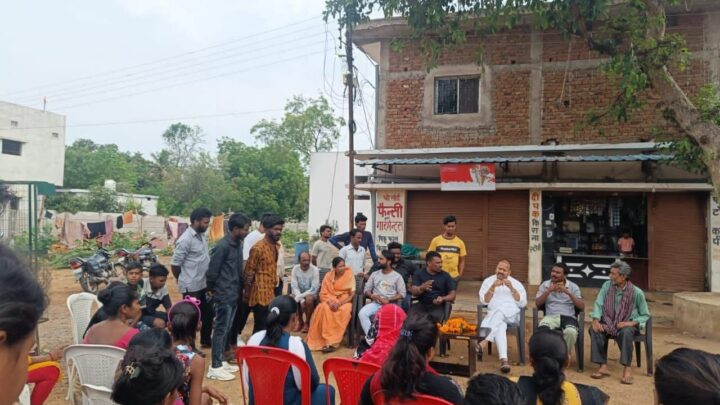 भेंट मुलाकात कार्यक्रम के तहत वार्ड पहुंचे संसदीय सचिवलोगों की सुनीं समस्याएं, कहा-सुविधाएं मुहैया कराने होगा हरसंभव प्रयास…