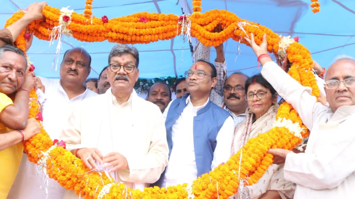 गुरूदेव रवींद्रनाथ टैगोर की मूर्ति का अनावरण और टैगोर वाटिका एवं संग्रहालय का शिलान्यास किया डॉ. चरणदास महंत ने