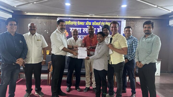 छत्तीसगढ़ चेंबर ऑफ कॉमर्स एंड इंडस्ट्रीज द्वारा चेंबर भवन में प्रधानमंत्री मुद्रा लोन योजना के तहत लोन मेले का आयोजन हुआ