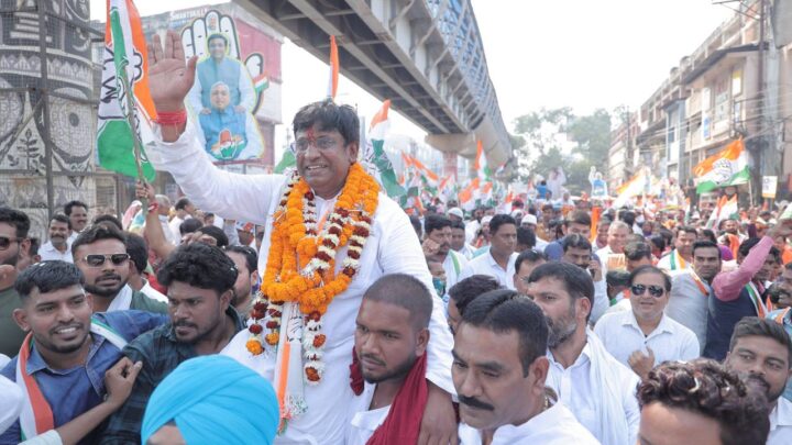 ग्रामीण कांग्रेस प्रत्याशी पंकज शर्मा ने दलबल के साथ भरा नामांकन     हजारों की संख्या में कार्यकर्ताओं के साथ पहुंचे कलेक्ट्रेट