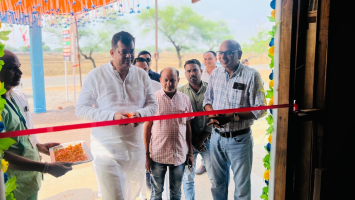 विधायक संदीप साहू ने डोंगरीडीह में सियाराम अस्पताल का फीता काटकर किया शुभारंभ