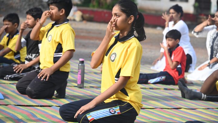 सालेम इंग्लिश स्कूल में अंतरराष्ट्रीय योगा दिवस मनाया गया