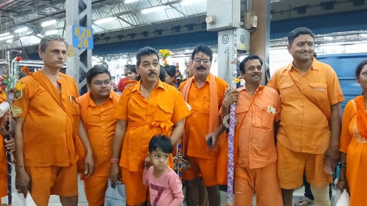 सावन में बाबा बैद्यनाथ धाम की यात्रा: रायपुर से कांवरियों का जत्था रवाना, बोलबम के जयकारों से गूंजा रेलवे-स्टेशन…