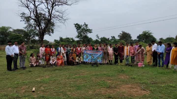 शासकीय माता कर्मा कन्या महाविद्यालय महासमुंद में पौधारोपण कार्यक्रम आयोजित किया गया….