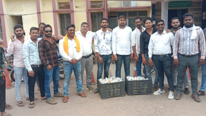 शिवसेना ने 41 वां स्थापना दिवस पर जिला अस्पताल में मरीजों को फल व बिस्कुट वितरण किया….