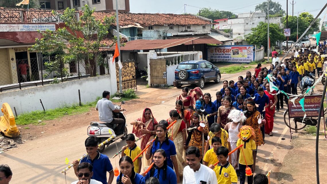 सरस्वती शिशु मंदिर में निकाली गई कांवड़ यात्रा….बोल बम का लगा जयकारा….