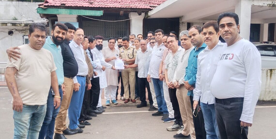 आक्रोशित सर्व सिंधी समाज मिला वरिष्ठ पुलिस अधीक्षक लाल उमेद सिंह से