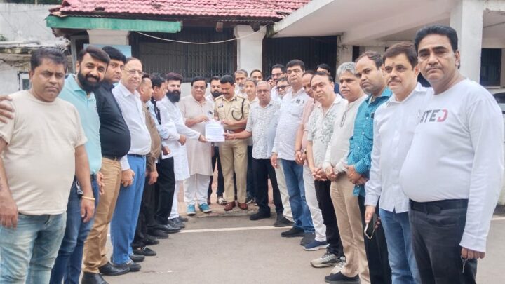 आक्रोशित सर्व सिंधी समाज मिला वरिष्ठ पुलिस अधीक्षक लाल उमेद सिंह से