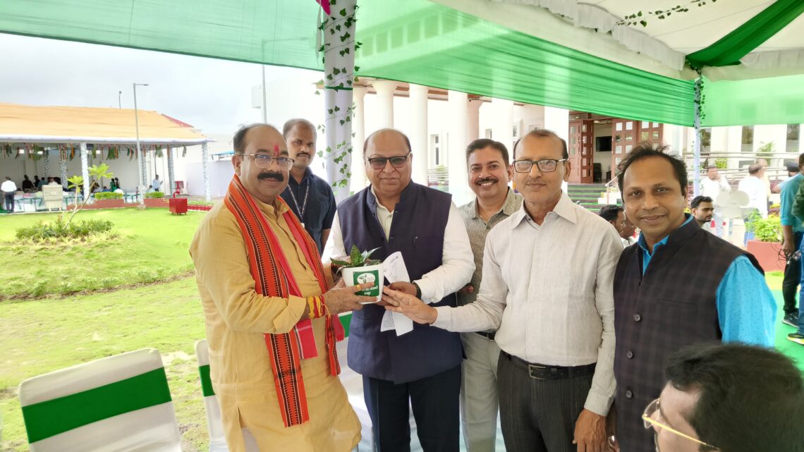 प्रकृति की और सोसाइटी द्वारा संगोष्ठी “प्रकृति के संग हरित छत्तीसगढ़: नीति प्रकृति और परिवर्तन”