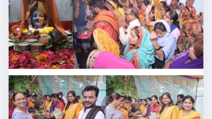 श्री सीखेश्वरनाथ महादेव मंदिर चंगोराभाठा में श्रावणमास के सोमवार भक्तो ने भगवान महादेव का अर्धनारीश्वर के रूप का दर्शन किया