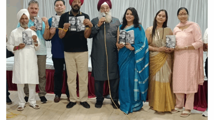 पूर्व विधायक कुलदीप जुनेजा द्वाराकविता-संग्रह “अल्हड़ भोली सयानी” का विमोचन किया गया