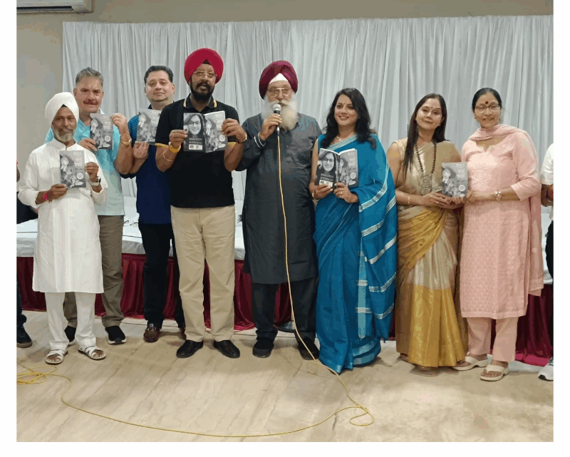 पूर्व विधायक कुलदीप जुनेजा द्वाराकविता-संग्रह “अल्हड़ भोली सयानी” का विमोचन किया गया