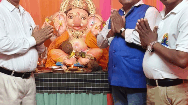 नया रायपुर इंद्रावती भवन, बस स्टॉप में भगवान श्री गणेश स्थापना