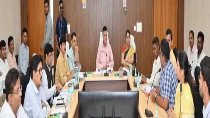 मदिरा के अवैध विक्रय और परिवहन पर नियंत्रण करना सुनिश्चित करें :- आबकारी मंत्री देवांगन