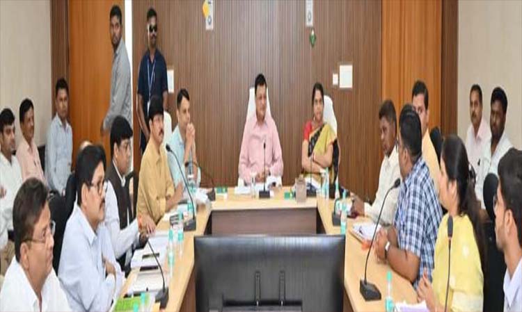 मदिरा के अवैध विक्रय और परिवहन पर नियंत्रण करना सुनिश्चित करें :- आबकारी मंत्री देवांगन