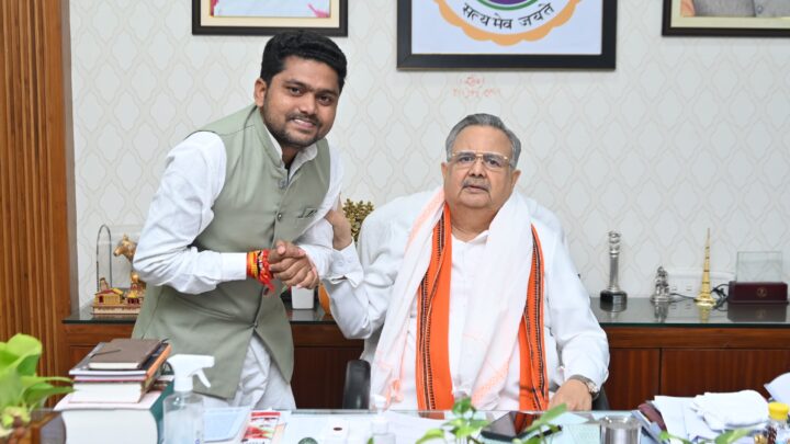 विधानसभा अध्यक्ष से मिलकर महासमुंद जिले में यूरिया खाद की मांग : भाजपा किसान नेता अशवंत तुषार साहू