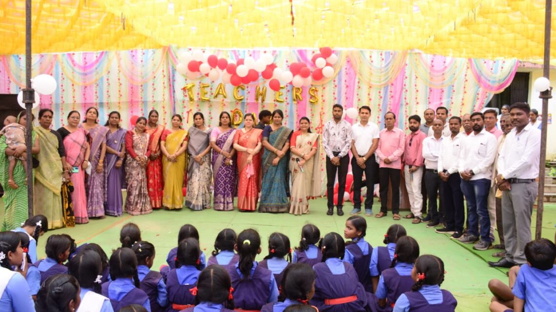 शिक्षक दिवस के कार्यक्रम में शामिल होकर शिक्षकों का किया सम्मान ,जनपद सदस्य – बलराम ध्रुव