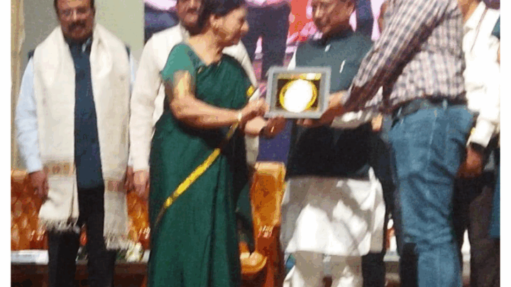विश्व मानक दिवस पर कैट के महिला प्रदेश अध्यक्ष एवं मधु अरोऱा एवं अनुज अरोऱा को सीएम विष्णुदेव साय ने सम्मानित किया