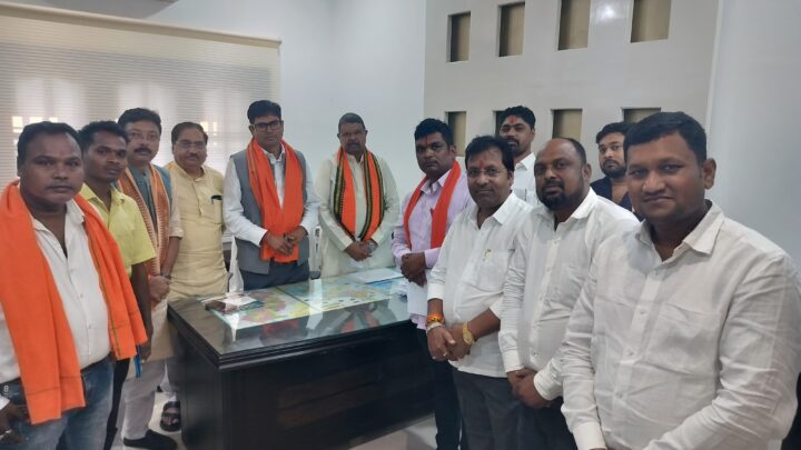 खल्लारी विधानसभा में विभिन्न जनहित कार्यों के साथ बैंक खुलने से जनता को मिलेगा लाभ – जिपं उपाध्यक्ष भीखम सिंह ठाकुर.. वित्त मंत्री ओपी चौधरी ने किया आश्वस्त..