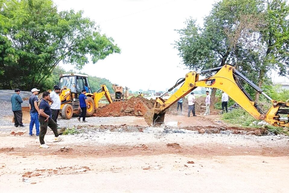 नवा रायपुर में अवैध प्लाटिंग पर कार्रवाई, निर्माण कार्य हटाए गए