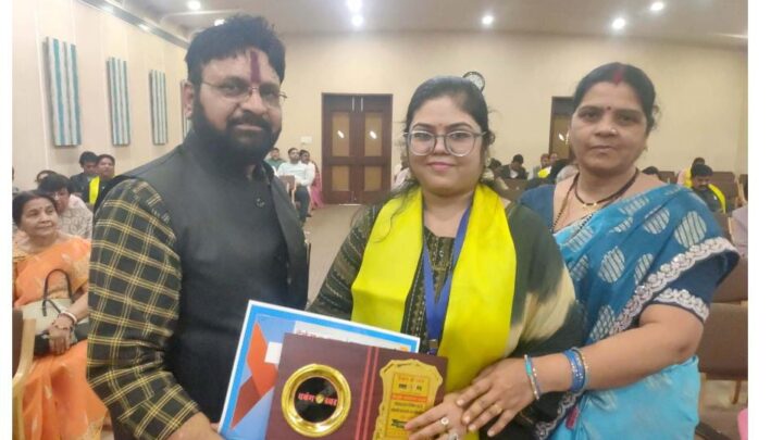 लेखिका शिखा गोस्वामी को विभूति अलंकरण अवॉर्ड से हुए सम्मानित…