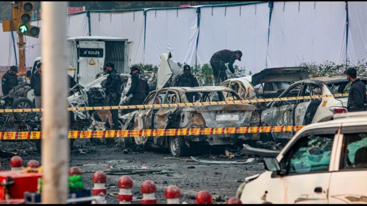 दिल्ली ब्लास्ट – 02 किलो अमोनियम नाइट्रेट का हुआ था इस्तेमाल…15 चिकित्सक गायब… जांच जारी…