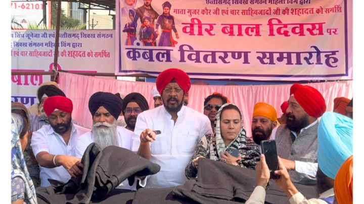 कथावाचक ज्ञानी पिंदर पाल सिंह जी के सानिध्य में वीरबाल दिवस के उपलक्ष्य में राहगीरों एवं आमजनों को बांटा कंबल