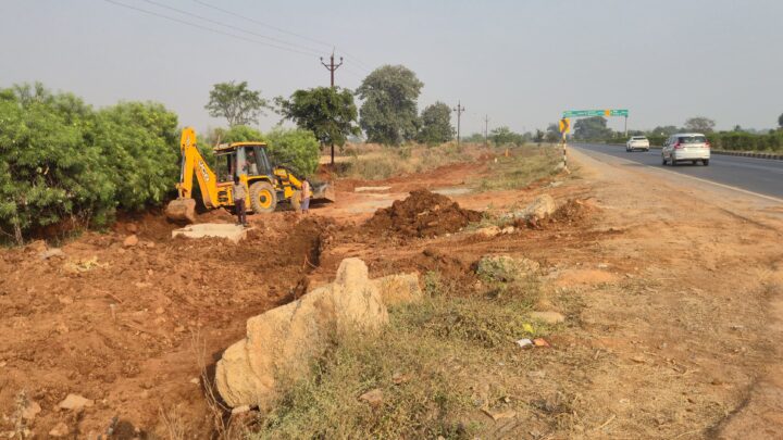 करणी कृपा प्लांट की पाइपलाइन के लिए किसानों की जमीन पर अवैध बुलडोजर,विरोध करने वालों को जेल –किसान कांग्रेस जिला अध्यक्ष मानिक साहू ने ठेकेदारों और प्रशासन पर लगाए गंभीर आरोप…