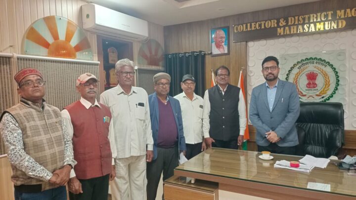 छग पेंशनधारी कल्याण संघ के जिला अध्यक्ष डॉ.अशोक गिरी गोस्वामी के नेतृत्व में सौंपा गया ज्ञापन..