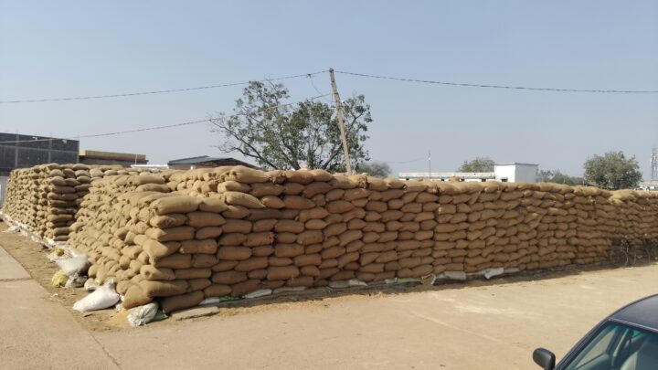 धान खरीदी केंद्रों में जाम कि स्थिति… लिमिट से ज्यादा स्टाक… समिति प्रभारियों की बढ़ी समस्या….