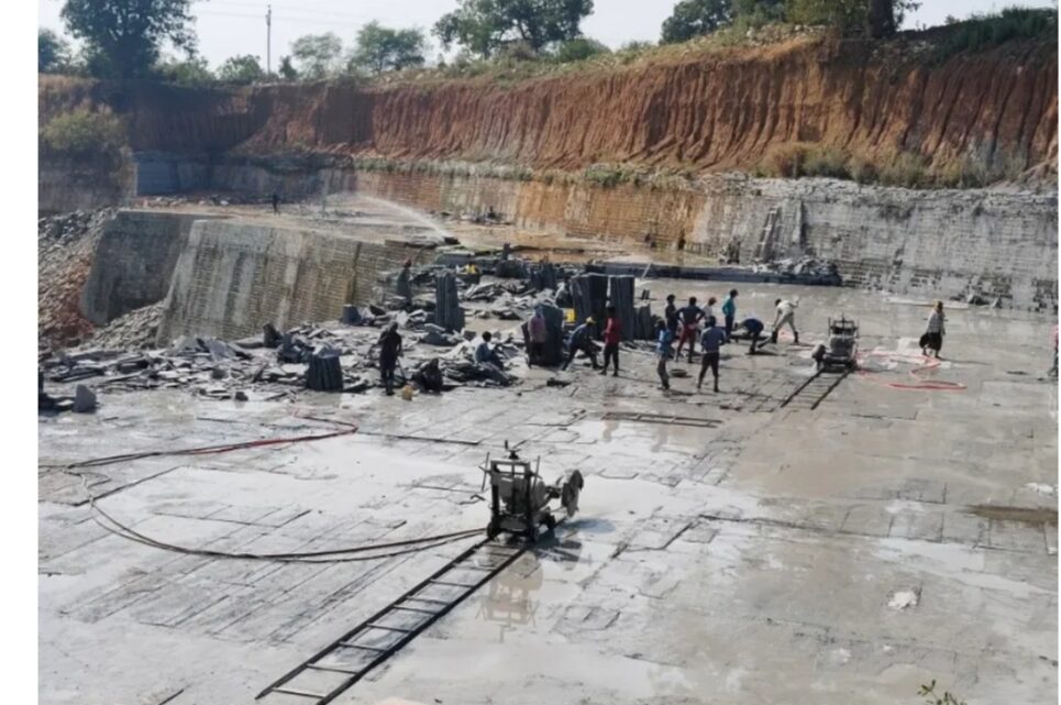 Exclusive : निसदा गॉव में फर्शी पत्थर माफिया चंद्राकर और साहू सक्रिय, नियमों का हवाला देकर धड़ल्ले से कर रहे है अवैध उत्खनन