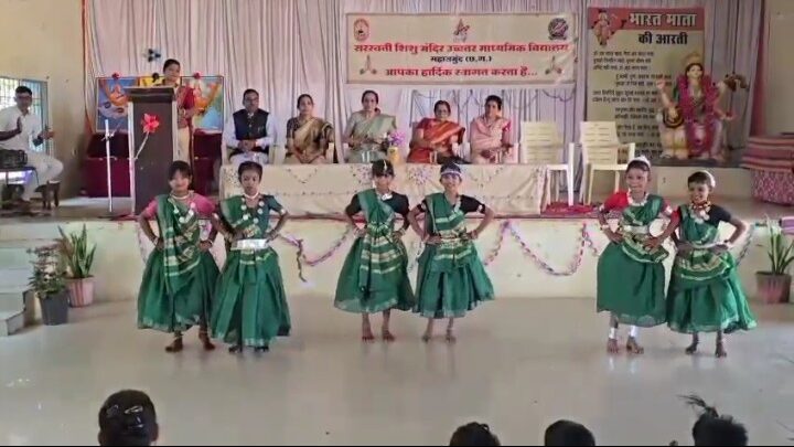 सरस्वती शिशु मंदिर में शिशु नगरी कार्यक्रम में होली गीतों पर हुई नृत्य की प्रस्तुति…..