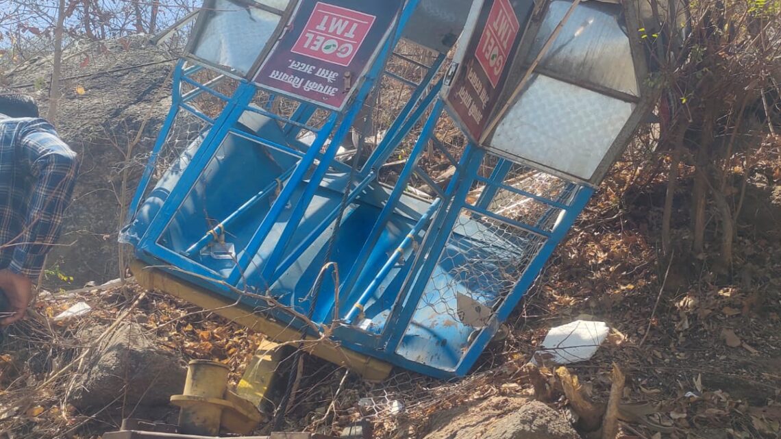 बड़ी खबर- खल्लारी मंदिर में श्रद्धालुओं से भरी रोप-वे टुट कर नीचे गिरा….मची अफरातफरी…