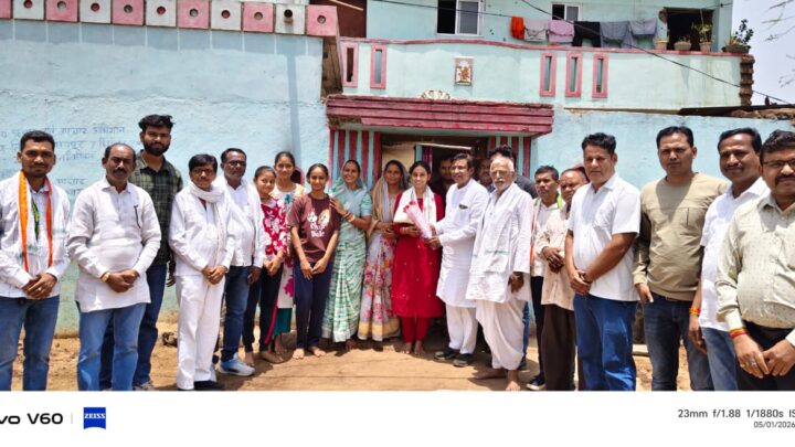 12 वीं में प्रदेश में 9 वां स्थान पाने वाली मेधावी छात्रा काजल साहू ,आफिया खातून का कांग्रेसजनों ने सम्मानित किया