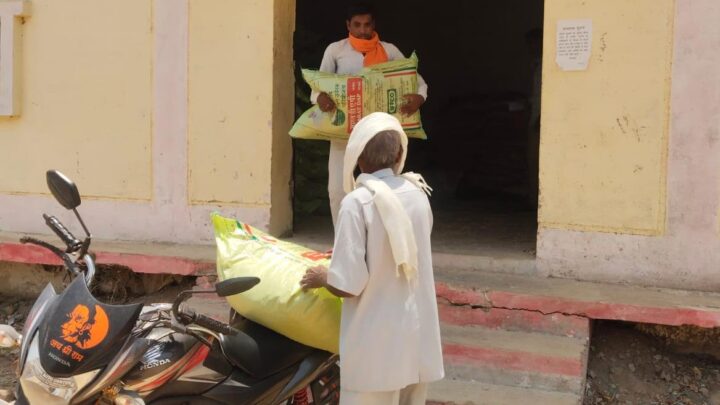 महासमुंद जिले में खाद का पर्याप्त भंडारण, किसानों को समय पर उपलब्ध कराई जा रही उर्वरक