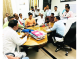 रायपुर में अघोषित बिजली कटौती पर वार्ड 40 के लोगों का प्रदर्शन,विकास उपाध्याय ने घेरा विद्युत विभाग