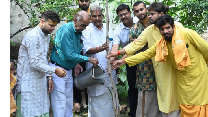 पुरुषोत्तम मास में श्री जैतू साव मठ में रोपे गए 11 फलदार वृक्ष, दिया पर्यावरण संरक्षण का संदेश