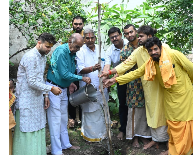 पुरुषोत्तम मास में श्री जैतू साव मठ में रोपे गए 11 फलदार वृक्ष, दिया पर्यावरण संरक्षण का संदेश