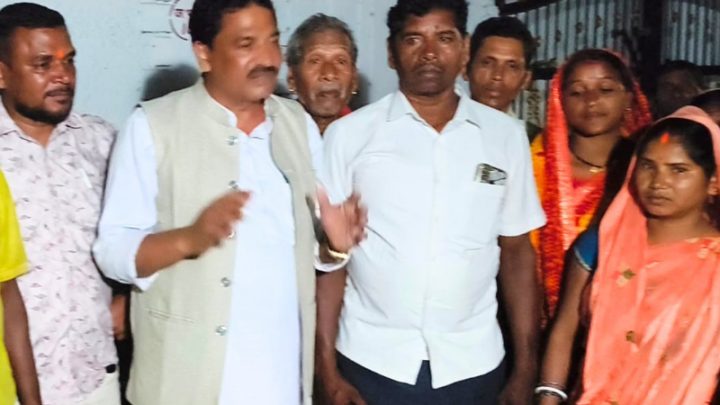 अभनपुर विधायक इंद्र कुमार साहू ने किया आमदी, मुंडरा, परसदा का सघन दौराभाजपा के ‘घर-घर चलो अभियान’ में ग्रामीणों से हुए रूबरू, समस्याएं सुनीं