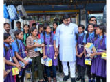 स्कूल शिक्षा मंत्री गजेन्द्र यादव ने हिर्री में बच्चों से किया आत्मीय संवाद, जूते-मोजे बांटकर बढ़ाया हौसला
