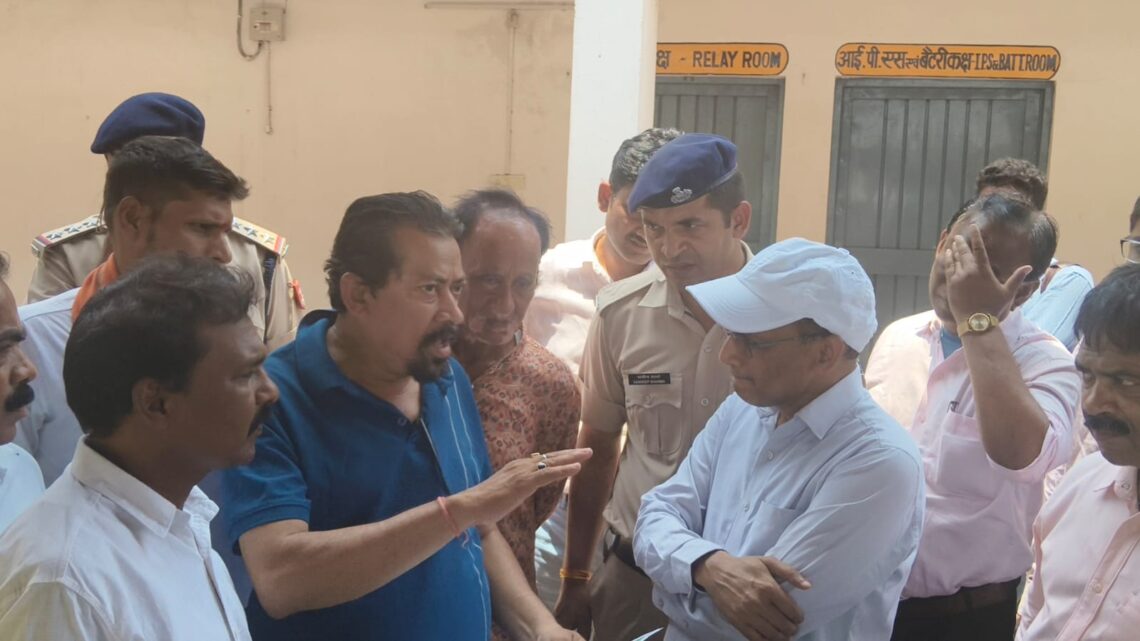 महासमुंद- डी.आर.एम से मिले नपा उपाध्यक्ष.. सौपा ज्ञापन… शंकर नगर-इमलीभाठा मार्ग पर अंडर ब्रिज, अमृत भारत योजना में गुणवत्ता पर उठाए सवाल…